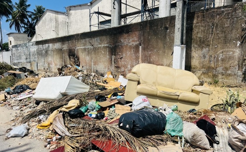 Alurb combate descarte irregular de resíduos em logradouros e vias públicas