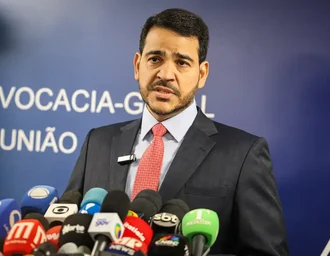 Lula indica Messias para vaga de Barroso no STF