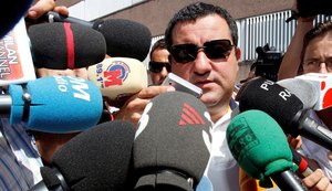 Agente de jogadores Mino Raiola morre após batalha contra doença