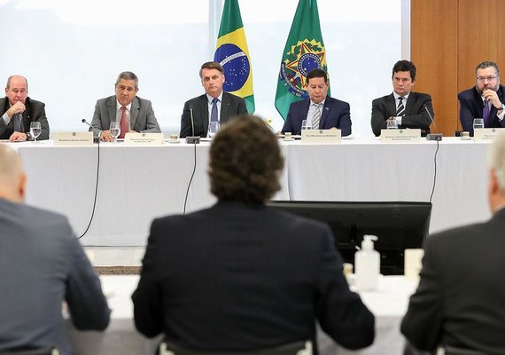 'É como gravar uma ida ao bordel', diz ministro do STF sobre vídeo de reunião ministerial