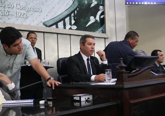 Parlamentares cobram da Casal melhorias no abastecimento de água