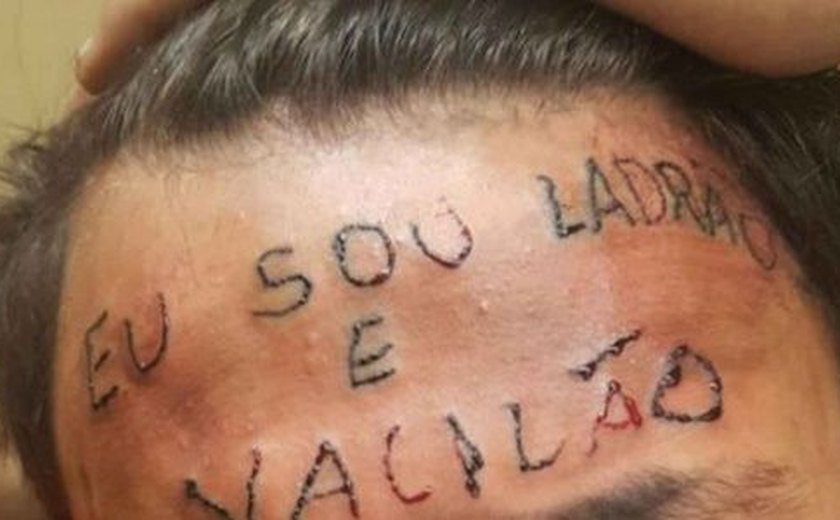 Homem que tatuou testa de adolescente deixa penitenciária