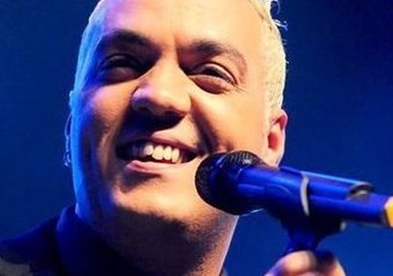 Belo vende lustre de cristal avaliado em R$ 30 mil para pagar dívidas