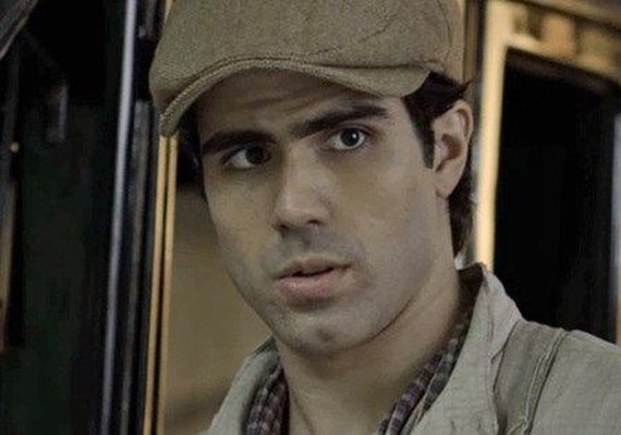 Vem por aí! Luccino é expulso de casa por viver romance gay