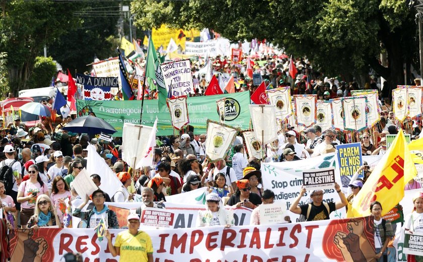 Marcha pelo Clima reúne 70 mil e leva força amazônica às ruas de Belém