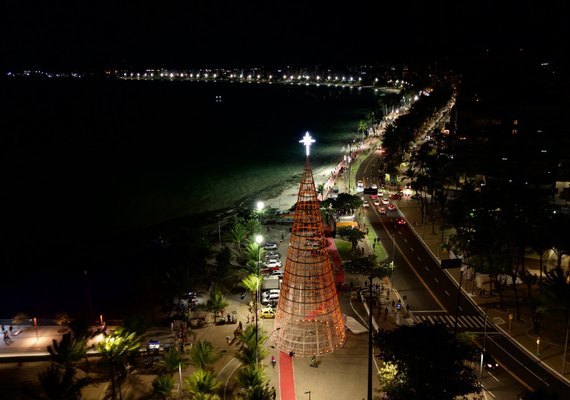 Árvore de Natal da Ponta Verde terá iluminação sincronizada com música