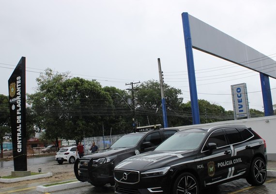 Homem e menor são autuados em flagrante por tráfico de drogas