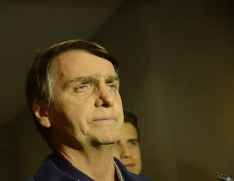 Defesa de Bolsonaro pede prisão domiciliar humanitária ao STF