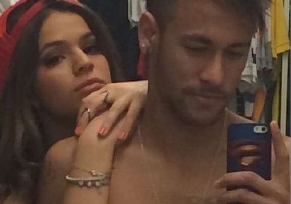 Marquezine se diz preocupada com o fanatismo dos fãs em seu namoro com Neymar
