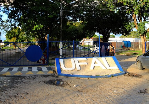 Ufal abre 200 vagas para alunas e alunos de escolas públicas