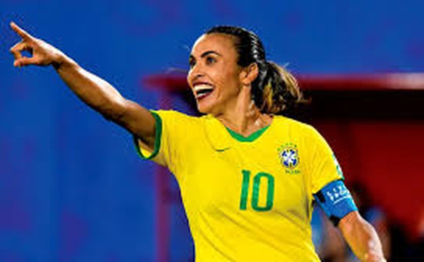 Rainha Marta celebra despedida de solteira ao lado da noiva Carrie Lawrence em Marechal Deodoro