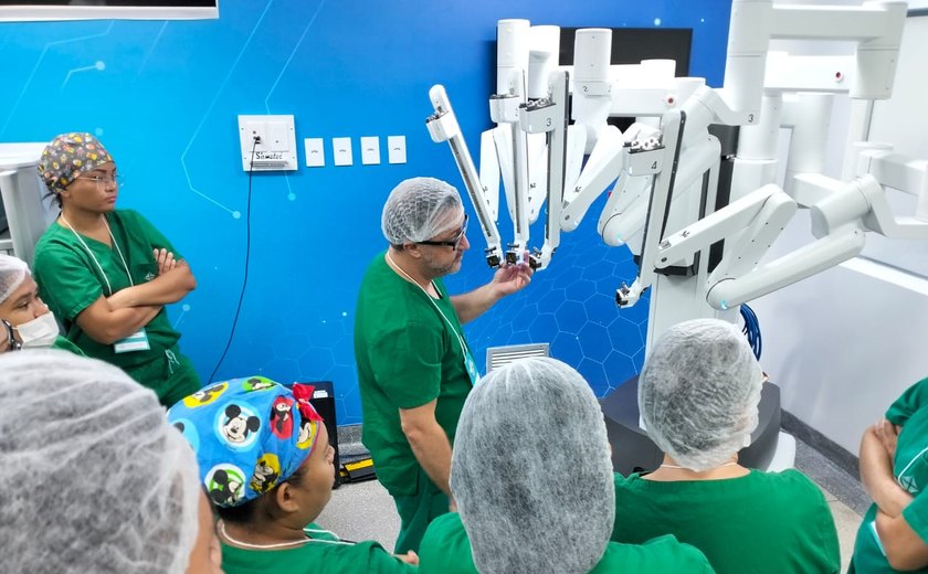 Instrumentadoras participam de treinamento em cirurgia robótica