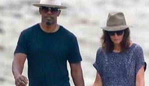 Katie Holmes é flagrada de mãos dadas com Jamie Foxx em praia