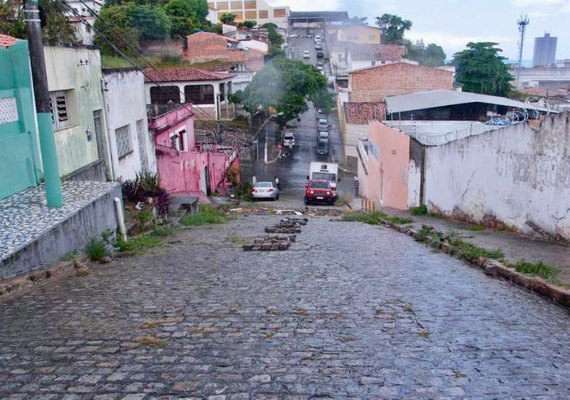 Rua Dr. Ambrósio Lyra, no Farol, será interditada para reparos na via