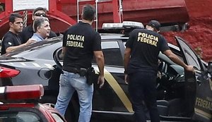 Garotinho deixa quartel dos bombeiros rumo a presídio em Benfica