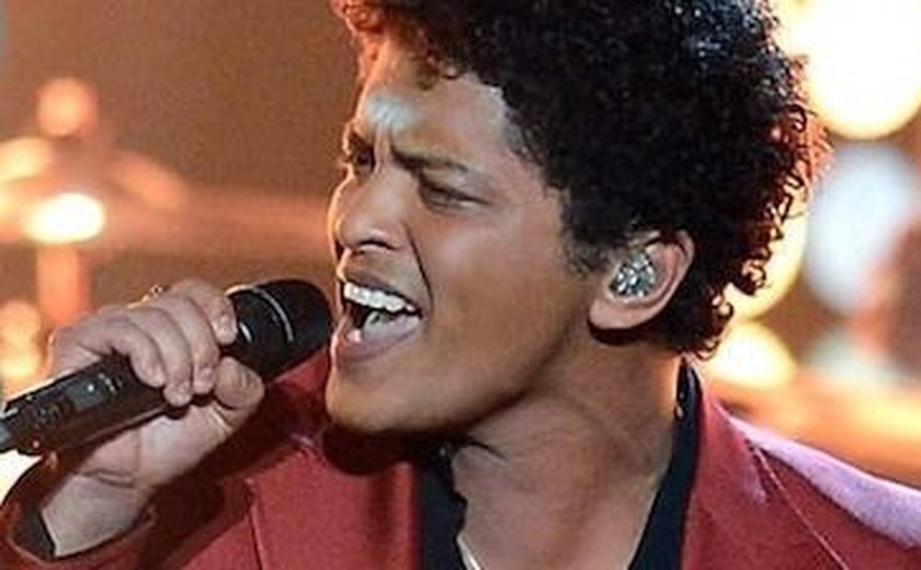 Bruno Mars faz doação milionário para ajudar cidade necessitada