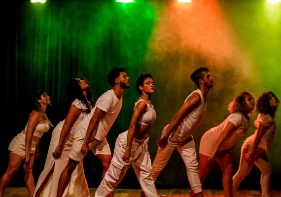 Para os amantes e profissionais da dança, a Bienal contará com uma programação especial dedicada à arte do movimento