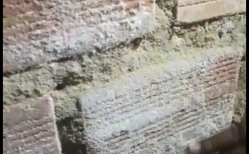 Sal misterioso surge em paredes de casas no Bom Parto