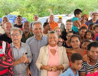 Silvio Camelo, Júlio Cézar e Tia Júlia participam de agenda no Quilombo Tabacaria com entrega de sementes e anúncio de crédito rural