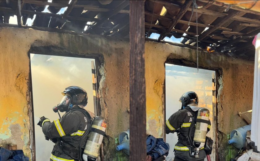 Vídeo: Corpo de Bombeiros apaga princípio de incêndio em residência de Arapiraca