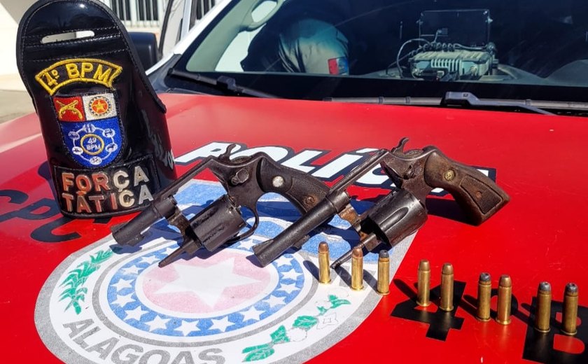 PM apreende 32 armas de fogo e mais de 11 kg de entorpecentes