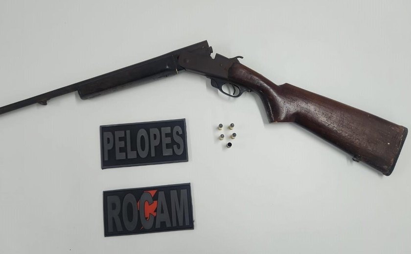 PM prende dois homens e apreende arma em Arapiraca e Santana do Ipanema