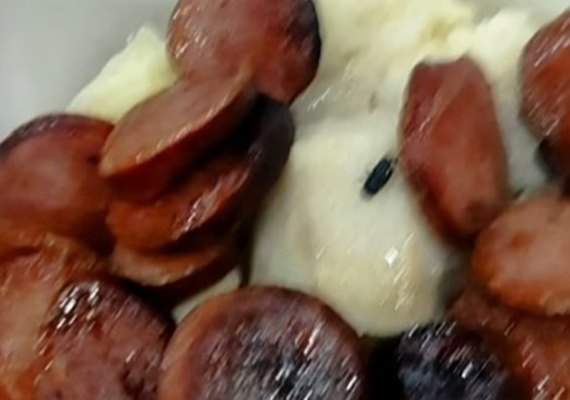 Estudantes da Ufal encontram insetos, vidro e cabelos em comida servida no Restaurante Universitário