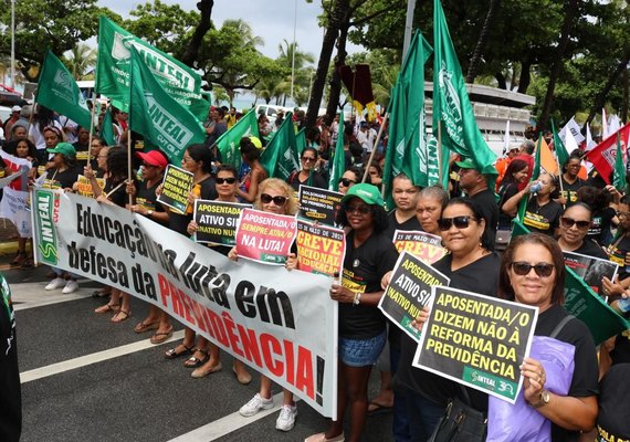 Educação faz greve geral contra reforma da Previdência no dia 15 de maio