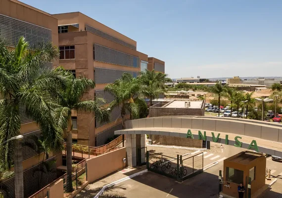 Anvisa determina suspensão de tônico capilar e apreensão de cosméticos