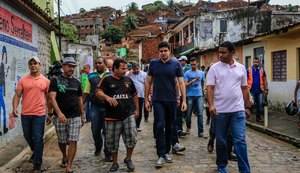 Rui Palmeira acompanha força-tarefa em visita à comunidade São Rafael