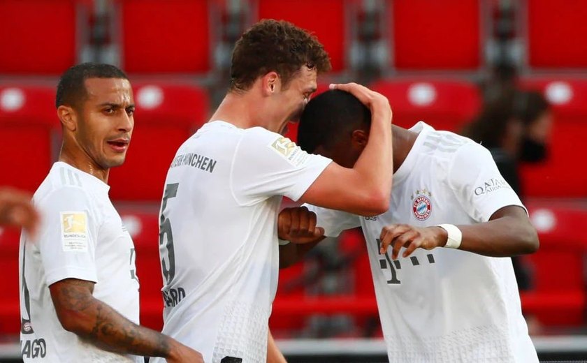 Beijos e abraços abrem debate sobre comemorações de gol no Campeonato Alemão