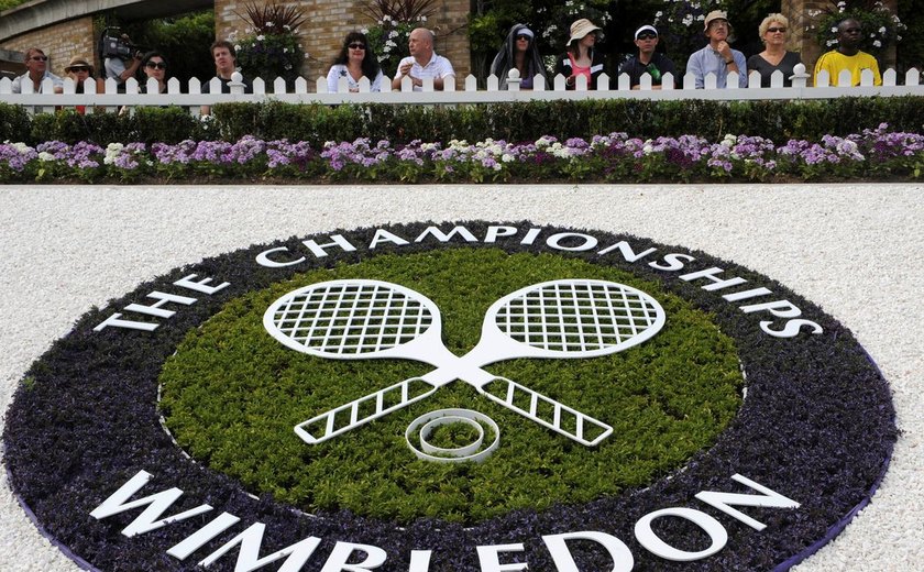 Tenistas russos e bielorrussos são proibidos de competir em Wimbledon