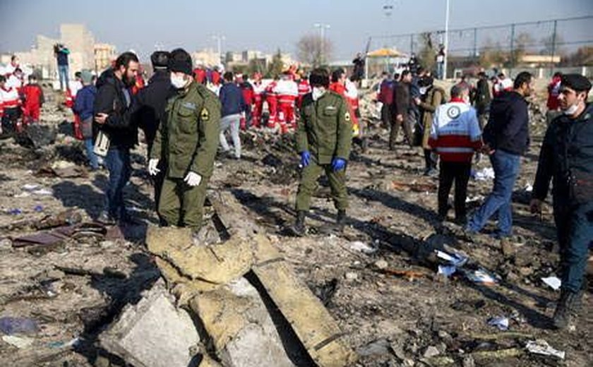 Irã diz que militares do país derrubaram avião ucraniano em 'erro desastroso'