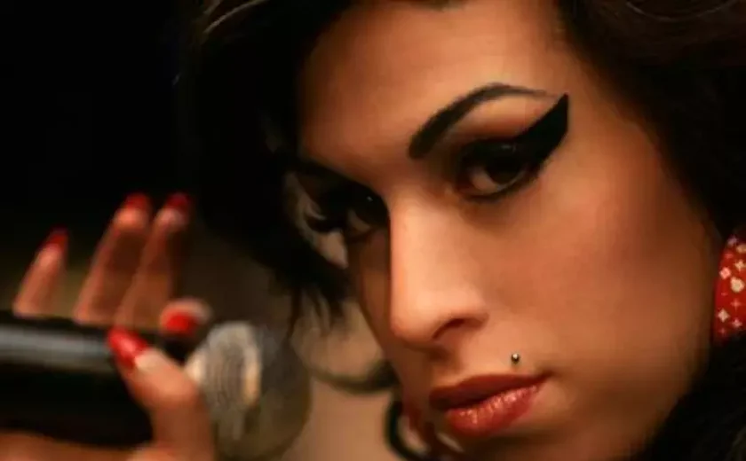 'Back to Black': Cinebiografia de Amy Winehouse ganha data de estreia e foto inédita