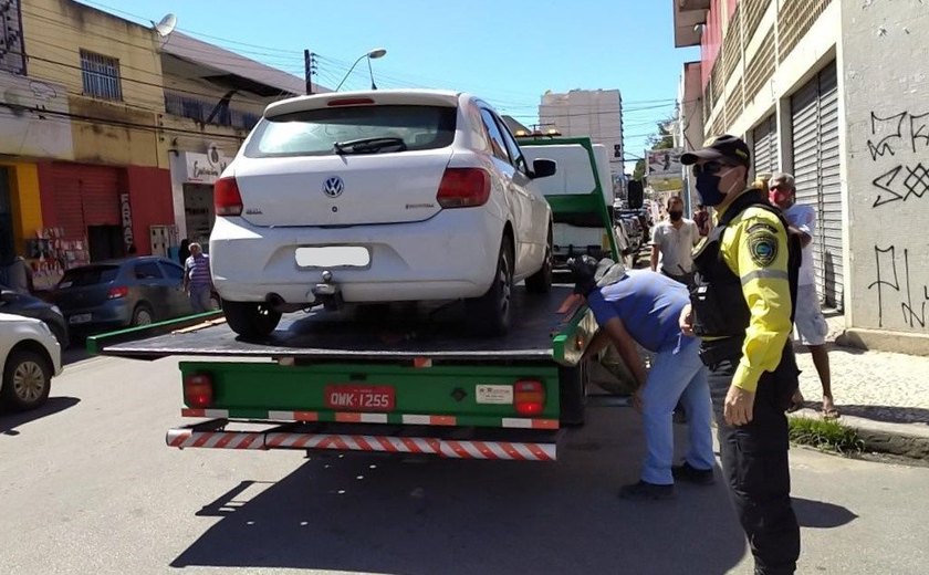 Mais de 10 veículos clandestinos são autuados e removidos em Maceió