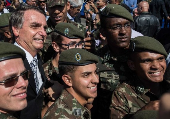 Jornalista revela como Forças Armadas construíram candidatura de Jair Bolsonaro
