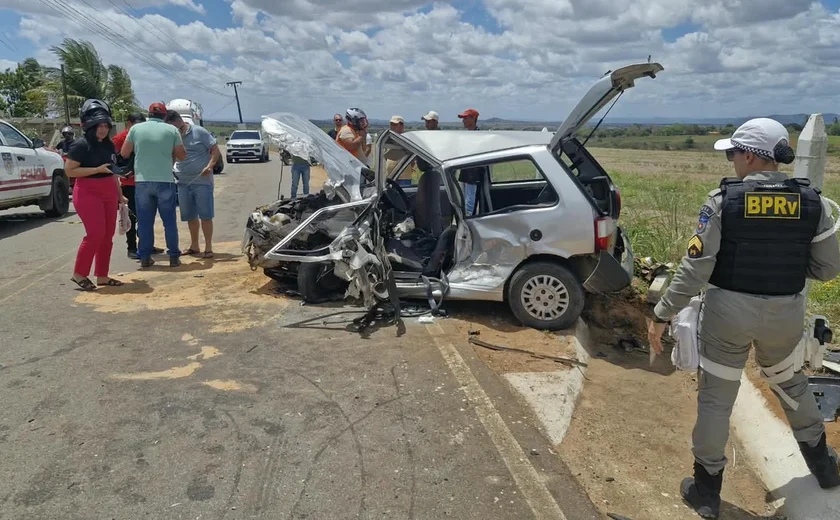Colisão entre carro e caminhonete deixa homem ferido na AL-486, em Arapiraca