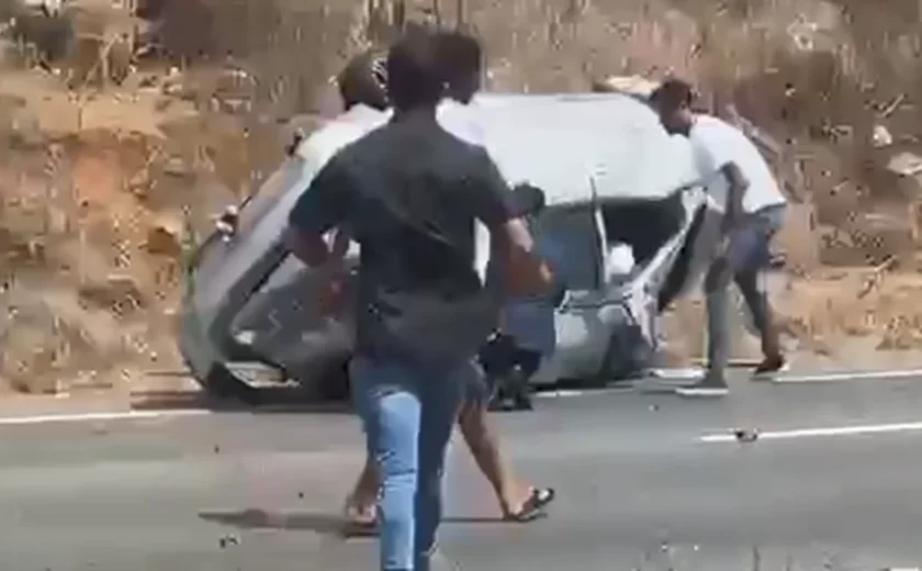 Motorista fica ferido após capotamento no povoado Bacurau, em Jaramataia