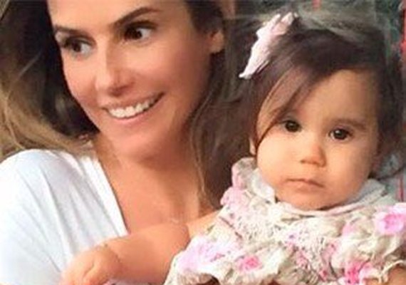 Maria Flor, filha de Deborah Secco, é atacada na web: 'Foi dada parte na polícia'