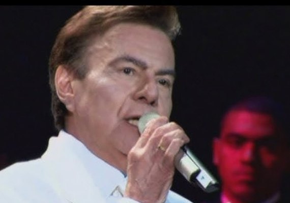 Cantor Agnaldo Rayol é internado com pneumonia em São Paulo