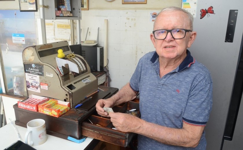Comerciantes tradicionais do bairro Jaraguá apostam no São João Massayó e estendem funcionamento