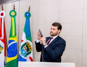 Parlamentar recebe denúncias de moradores sobre prejuízos causados pela BRK no Bom Parto