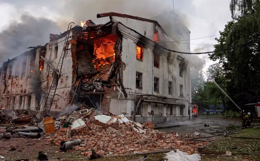 Rússia bombardeia 2ª maior cidade da Ucrânia e mata 3; prefeito cita ataque 'mais poderoso' da guerra