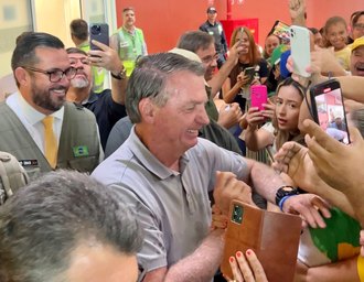 Bolsonaro diz em Maceió que quer voltar à Presidência