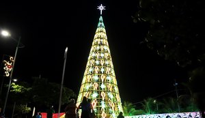 Luzes do Natal viram atração na orla de Maceió