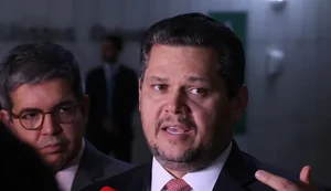 Davi Alcolumbre envia PEC do fim da escala 6x1 para CCJ do Senado