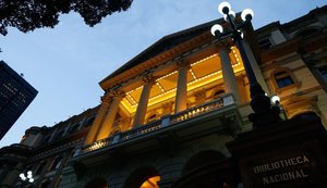Mercado literário brasileiro está em transformação, dizem escritores