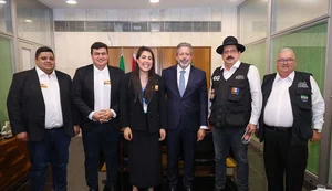 Em Brasília, prefeito Gilberto Gonçalves e Carlos Gonçalves marcam presença em seminário