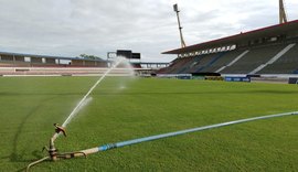 Secretaria segue com tratamento de gramado do Estádio Rei Pelé durante o Carnaval