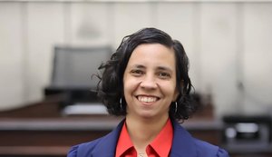 Élida Miranda assume mandato na Assembleia e promete atuação voltada a direitos sociais